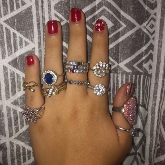 JEWELRY (Rings, Keychains, Earrings) - Picture 6 of 8